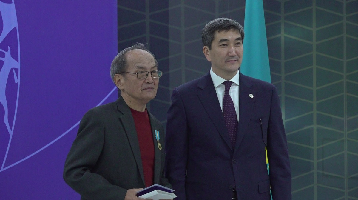 В честь 30-летия Независимости: Лучших архитекторов, строителей и энергетиков наградили в Алматы