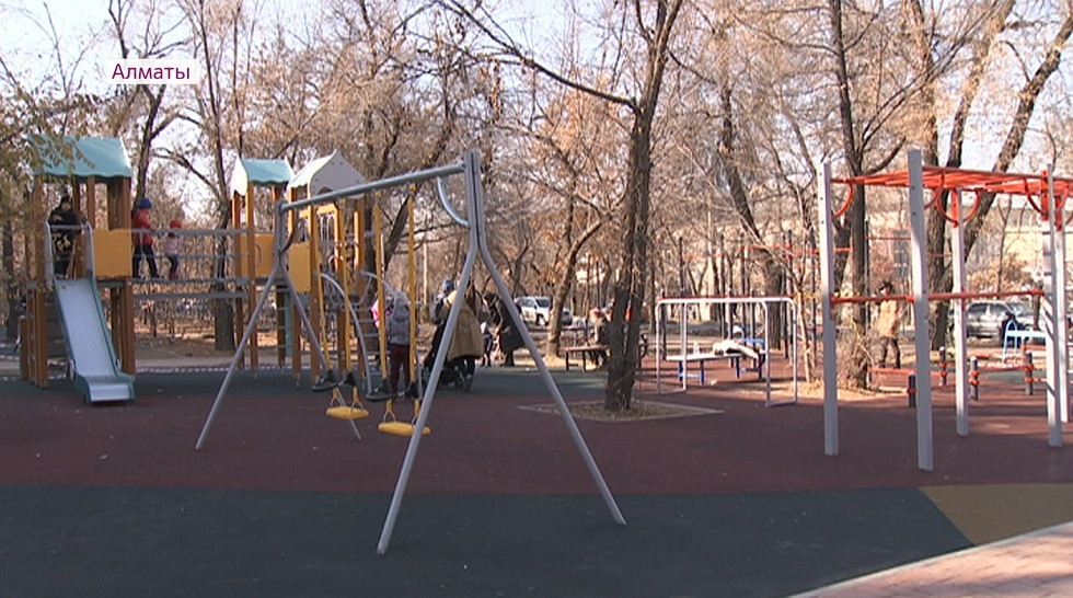 В Алматы около 1000 детей бесплатно тренируются на открытых спортивных площадках  