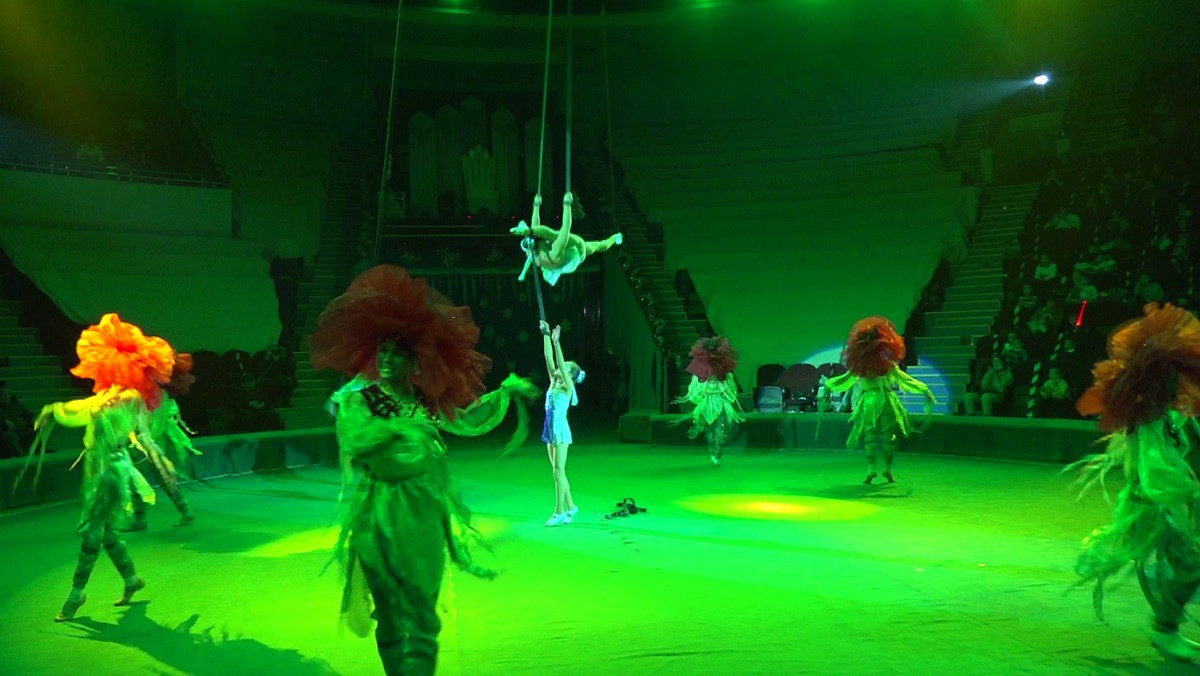 В Алматы состоится премьера циркового представления "Снежная королева"
