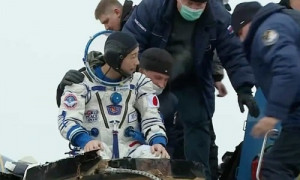 Японские космические туристы благополучно приземлились в Казахстане