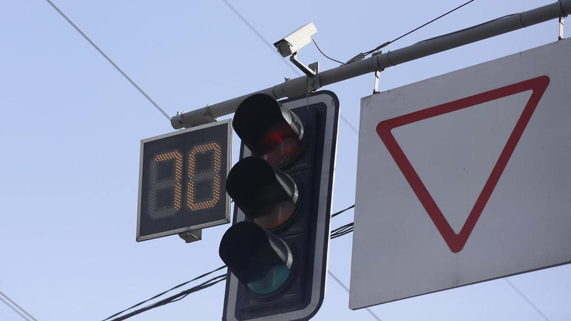 Умные светофоры заработали на дорогах Алматы