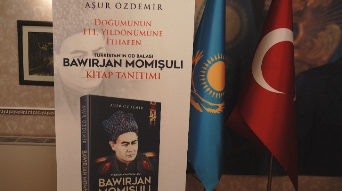 Түркияда Бауыржан Момышұлы туралы жаңа кітаптың тұсауы кесілді