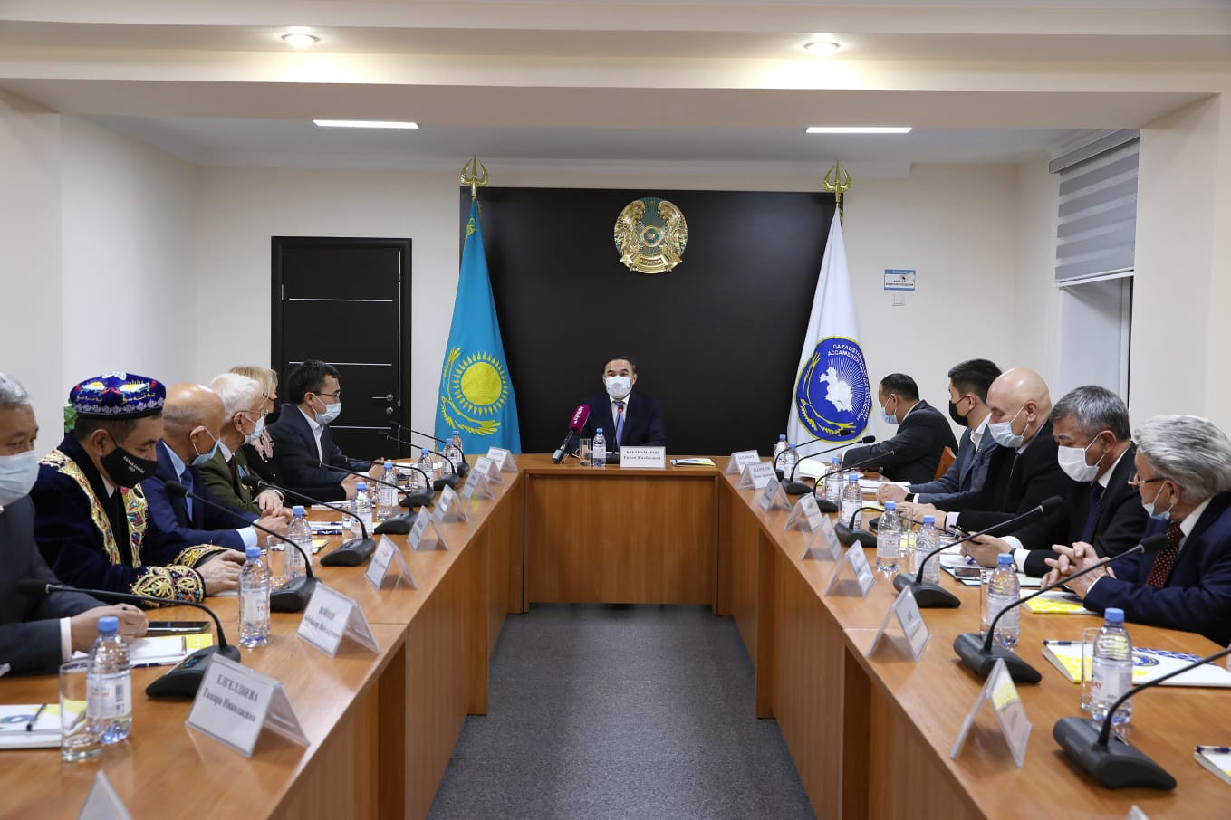 Ержан Бабакумаров провел встречу с руководителями этнокультурных объединений Алматы