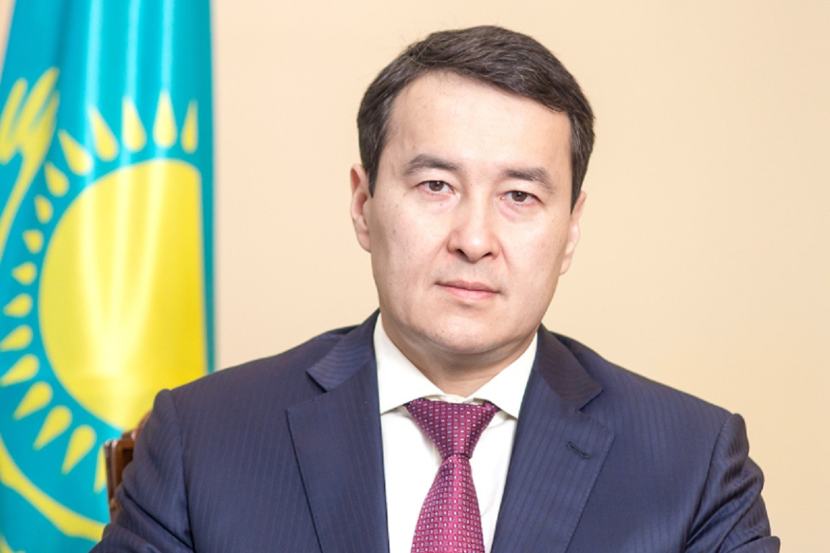 Алихан Смаилов назначен исполняющим обязанности премьер-министра Казахстана