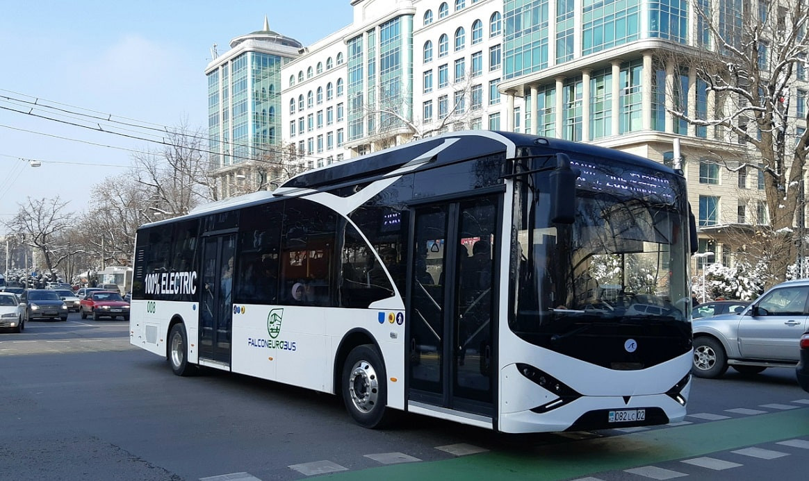 Общественный транспорт заработал в Алматы с 10 января 2022