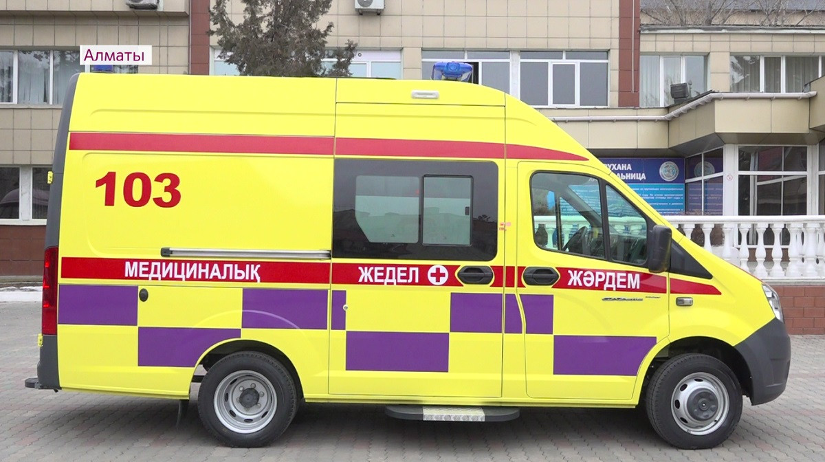 Сила в единстве: бизнесмен подарил машину "Скорой" ЦГКБ Алматы 