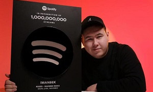 Первый в СНГ: Imanbek получил награду за миллиард прослушиваний