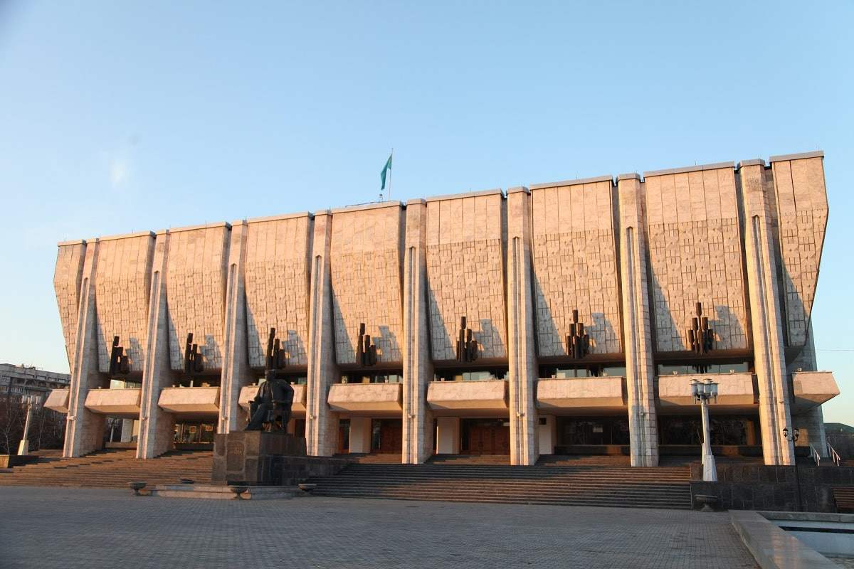 Как работают в Алматы объекты культуры и спорта