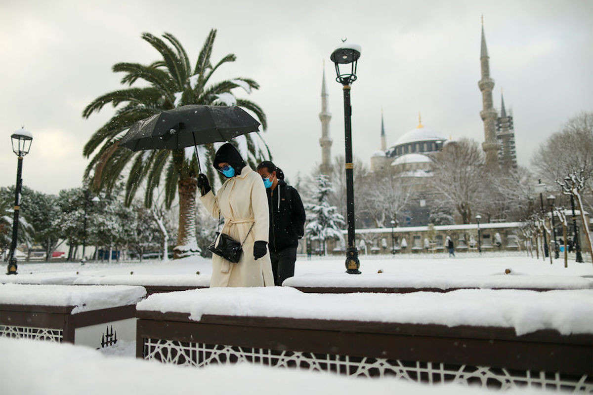 Cнегопад в Стамбуле: около 100 казахстанцев не смогли вернуться на Родину 