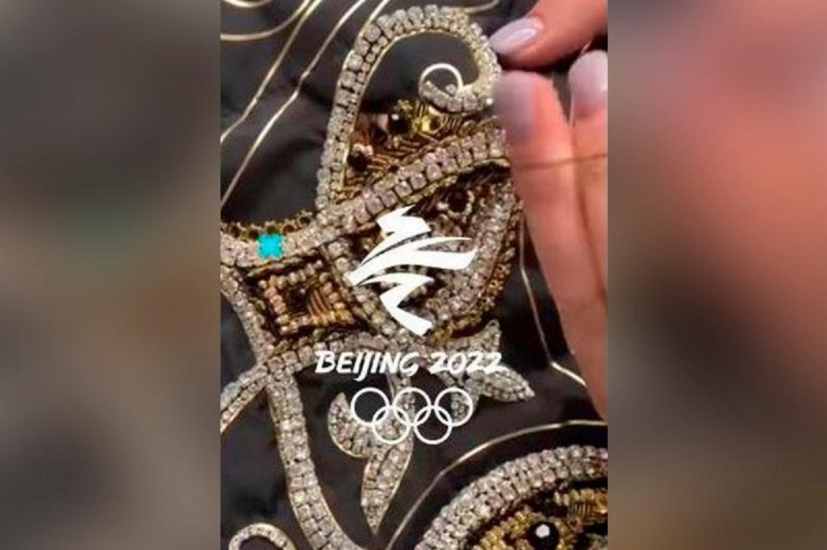 Уникальные костюмы пошили для знаменосцев Казахстана на Олимпиаде в Пекине