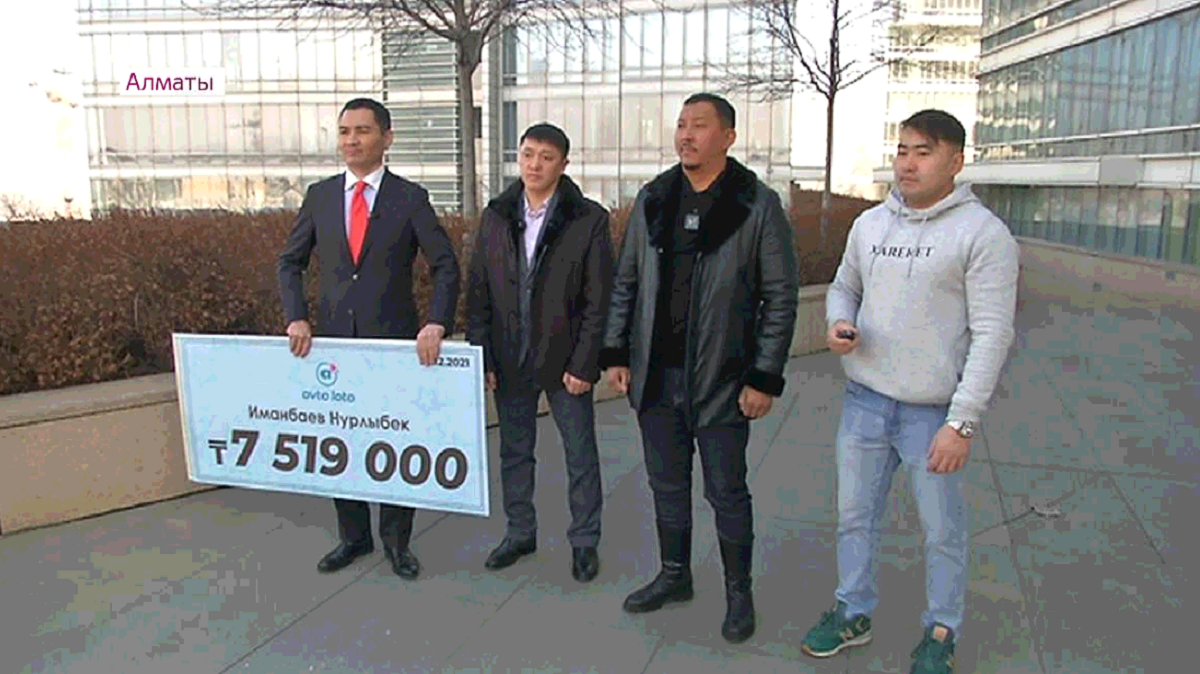 Казахстанец направил лотерейный выигрыш семьям погибших курсантов 