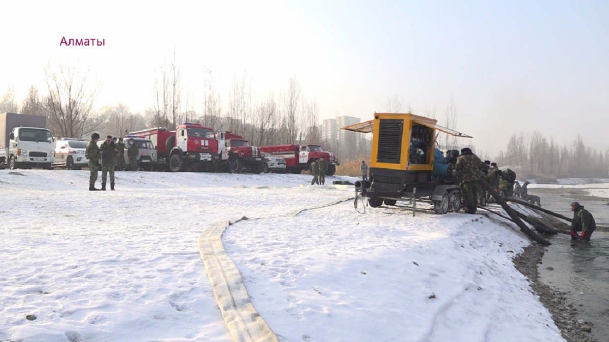 Подтопление восьми участков Алматы предотвращено - как прошла подготовка спасателей