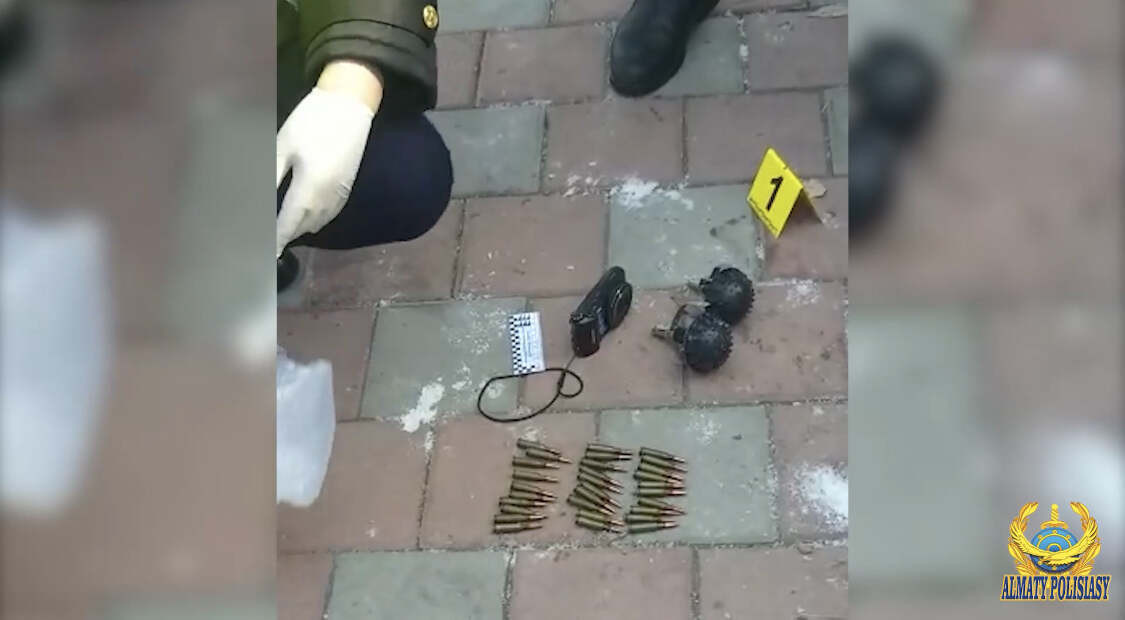 Опасная находка: около станции метро найдены гранаты и патроны