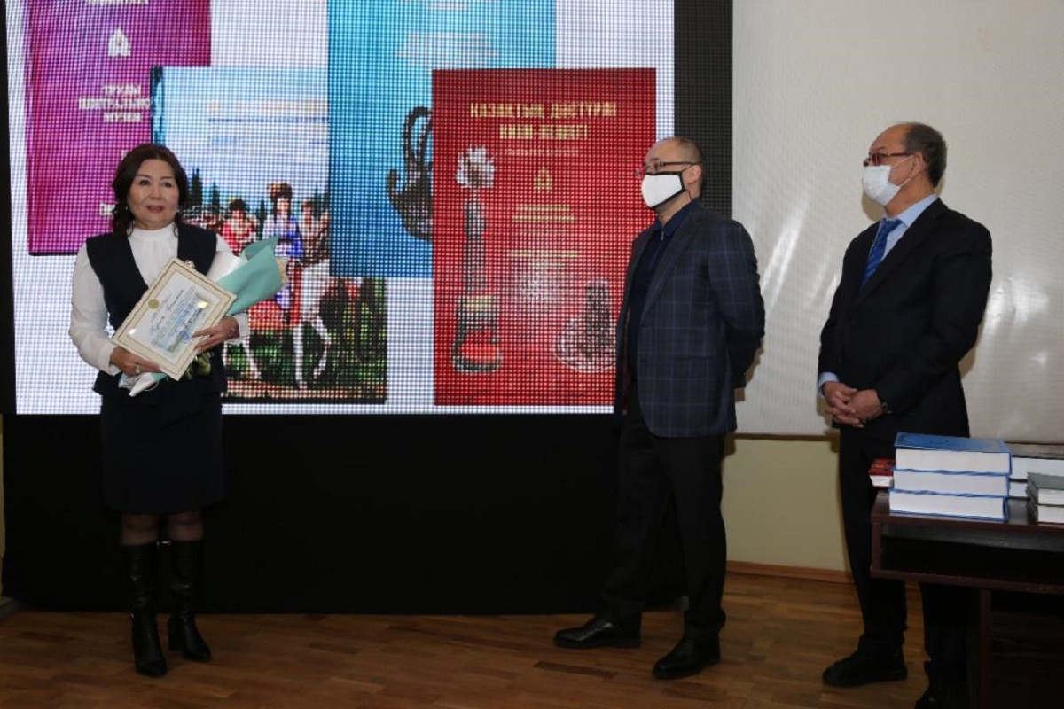 В Алматы наградили сотрудников Центрального госмузея, давших отпор террористам