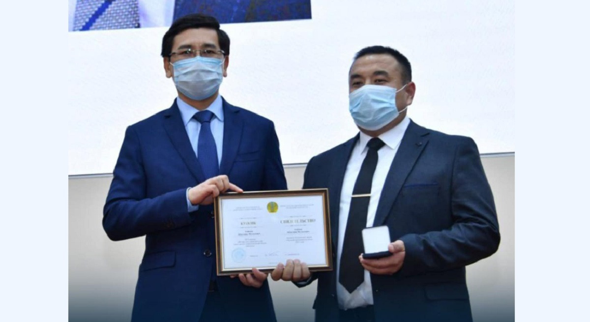 Получили по 6 миллионов: в Алматы наградили лучших преподавателей вузов 