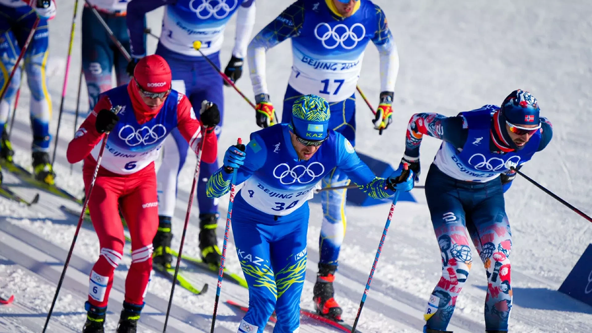 Казахстанский лыжник Виталий Пухкало финишировал 32-м в скиатлоне на Олимпиаде-2022