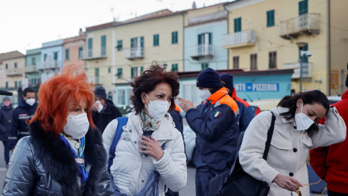 Италияда көшеде маска тағу режимі алынып тасталды