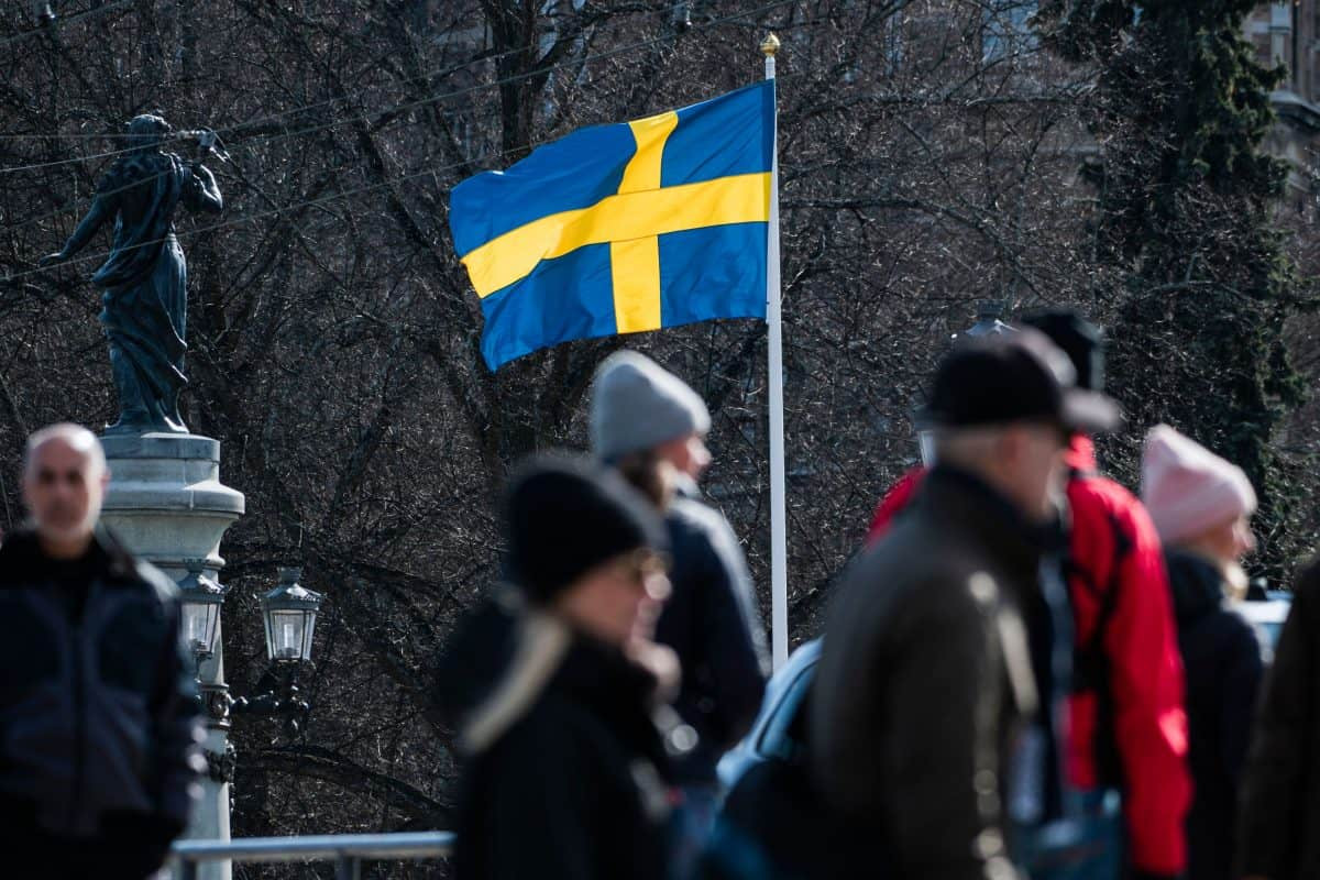 Без локдауна: Швеция отменила все коронавирусные ограничения