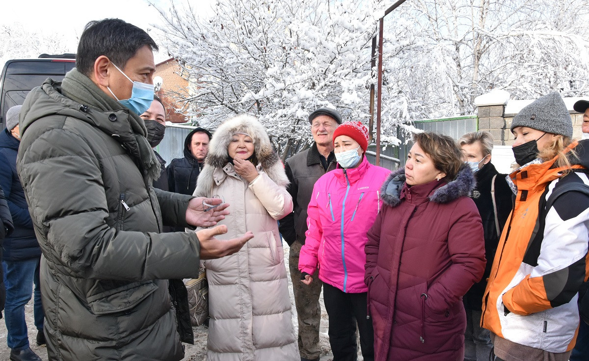 Ерболат Досаев посетил строящиеся и аварийные объекты Наурызбайского района
