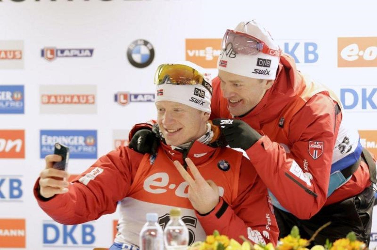 Два брата завоевали «золото» и «бронзу» Олимпиады-2022 в биатлонном спринте с участием казахстанцев