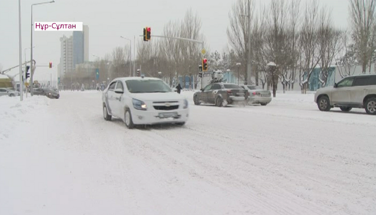 Снежный коллапс: в Нур-Султане произошло около 90 аварий за сутки 