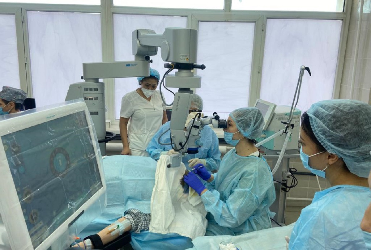 Четыре операции на глаза провели в ЦГКБ за один день 