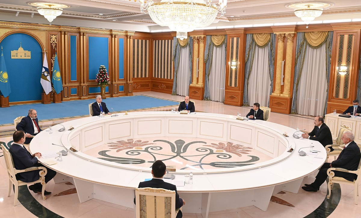 Касым-Жомарт Токаев провел встречу с главами правительств государств-членов ЕАЭС