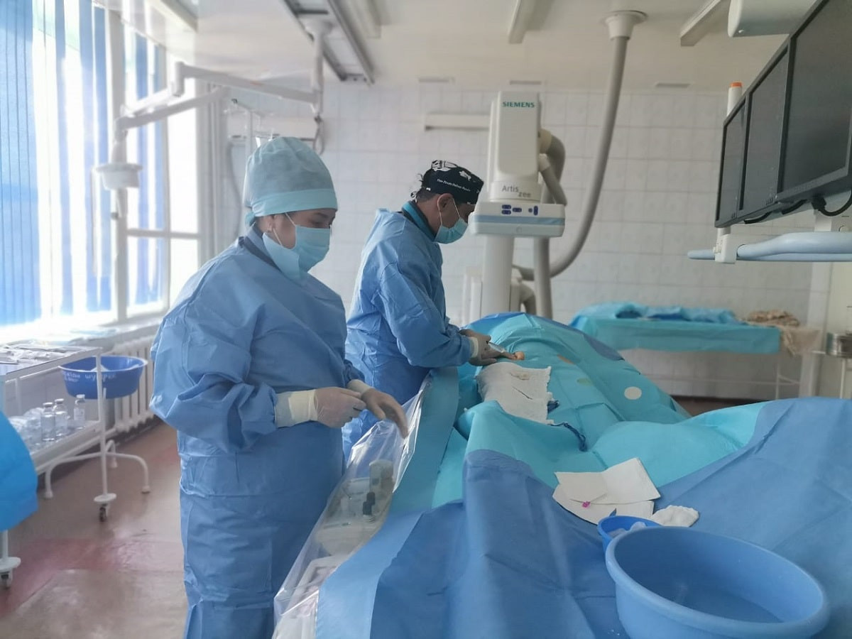 В Алматы ангиохирурги спасли 77-летнюю женщину от инсульта