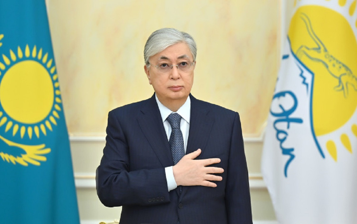Глава государства принял участие во внеочередном съезде правящей партии