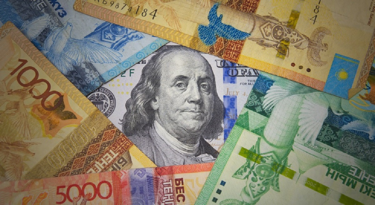 Курс доллара рухнет почти на 10 тенге 2 марта