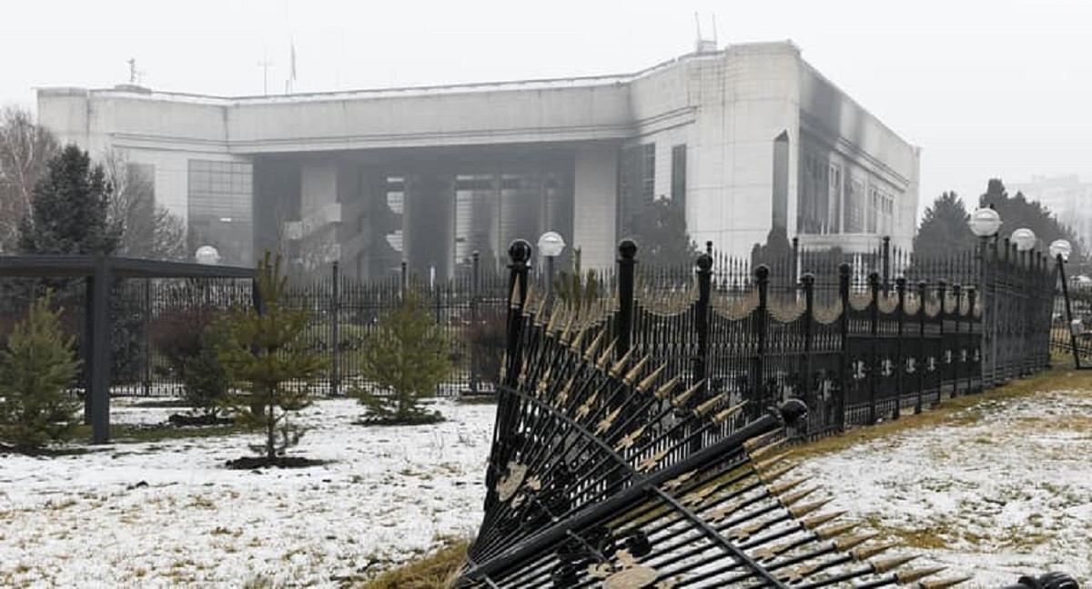 В Алматы на месте сожженной резиденции Президента будет разбит сквер 