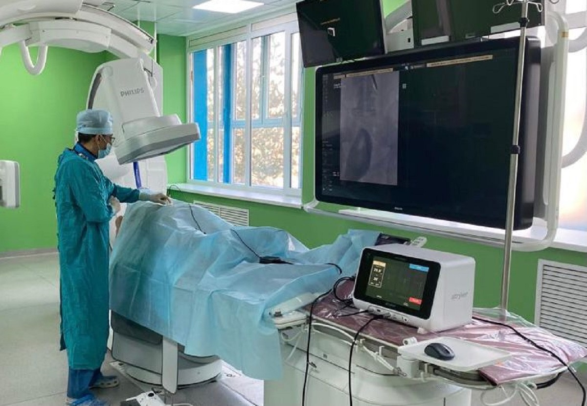 Алматинские врачи избавили пациентку от 5-летней хронической боли в спине