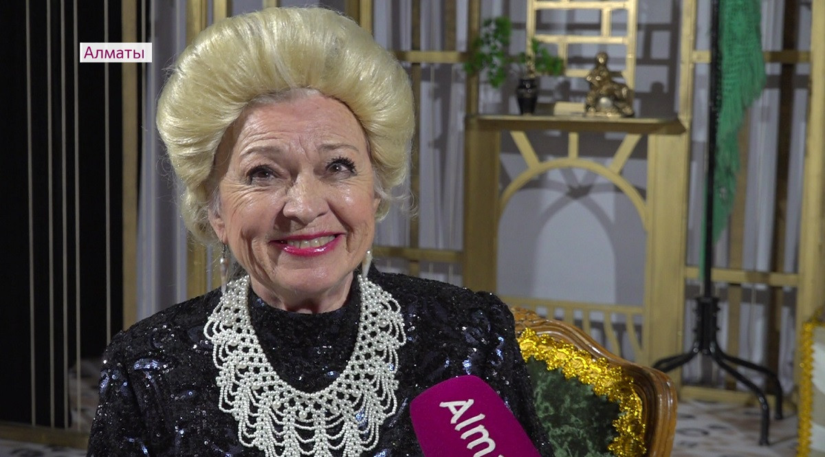 Заместитель акима Алматы поздравил с 80-летием легендарную актрису Валерию Крымскую 