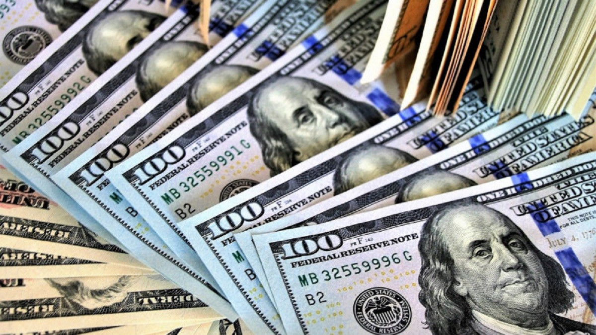 Тенге продолжает слабеть: за сколько покупают доллар в обменниках Алматы 5 марта