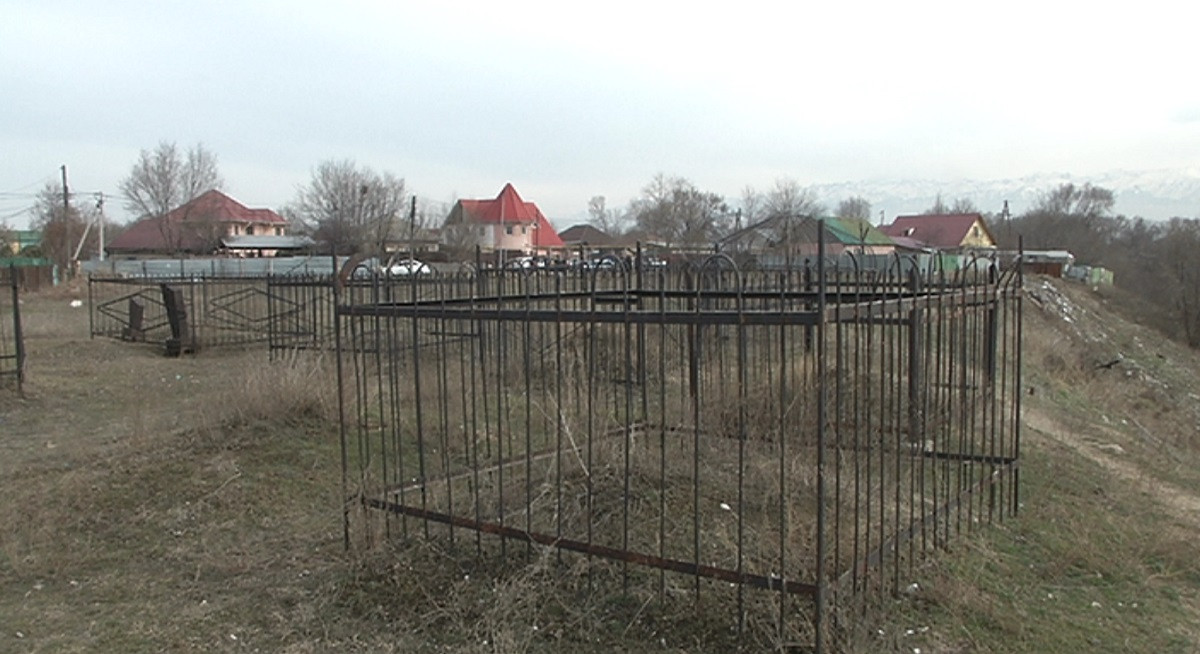 Оскверненное кладбище: когда администрация района решит проблему 