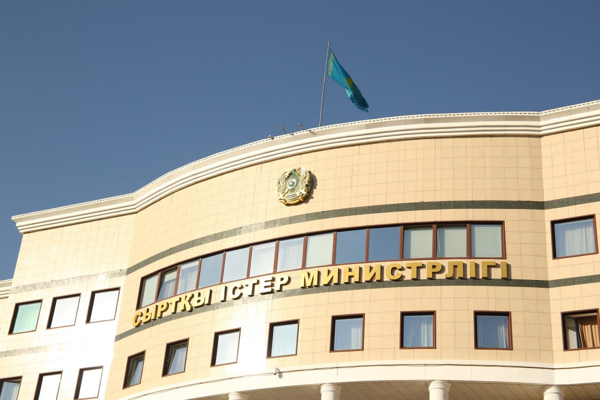 Казахстанских дипломатов, работающих на Украине, представят к государственным наградам