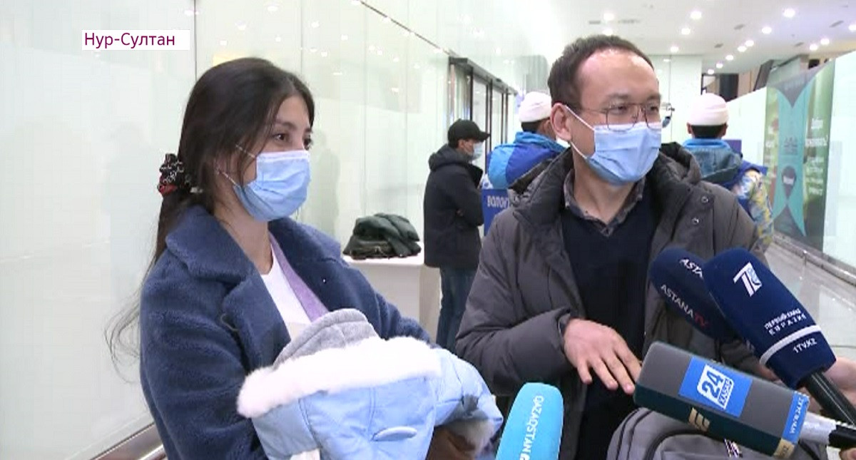 Семейная пара из Алматы стала родителями во время эвакуации с Украины  