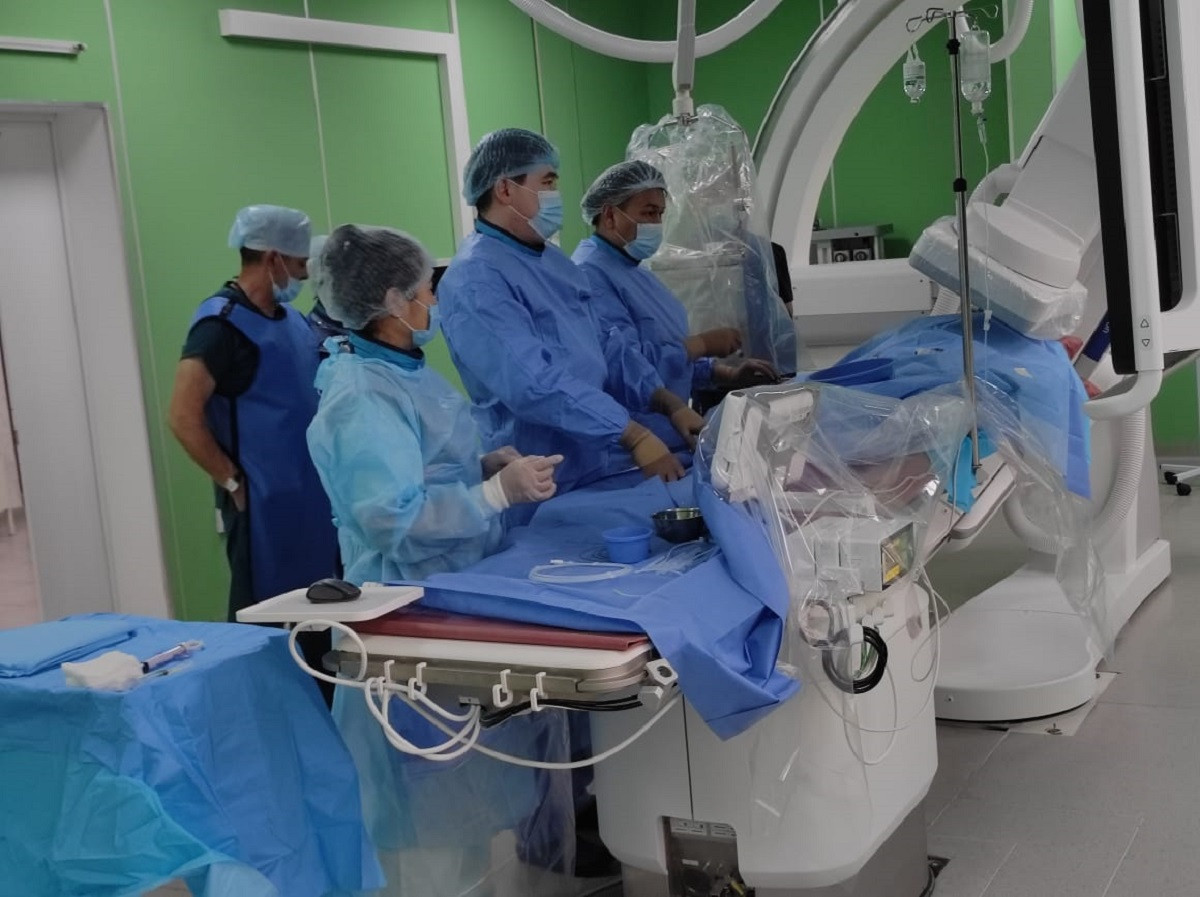 В ЦГКБ Алматы внедрили операции на сосудах сердца