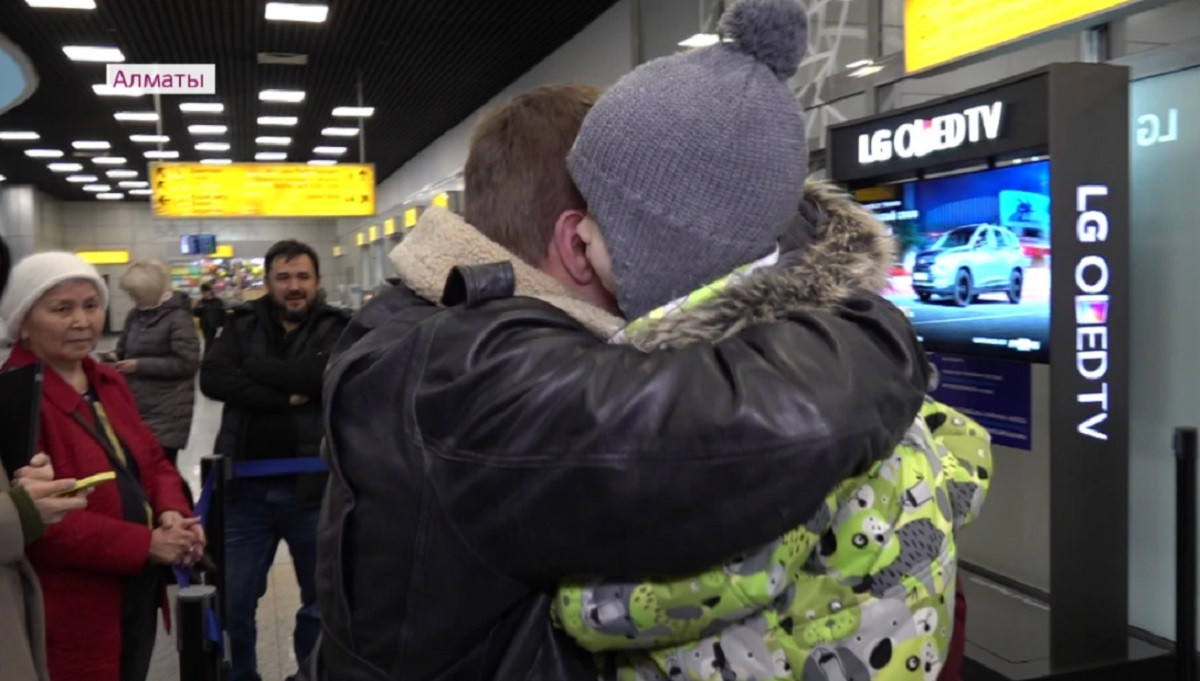 Пятый рейс с эвакуированными с Украины казахстанцами прилетел в Алматы