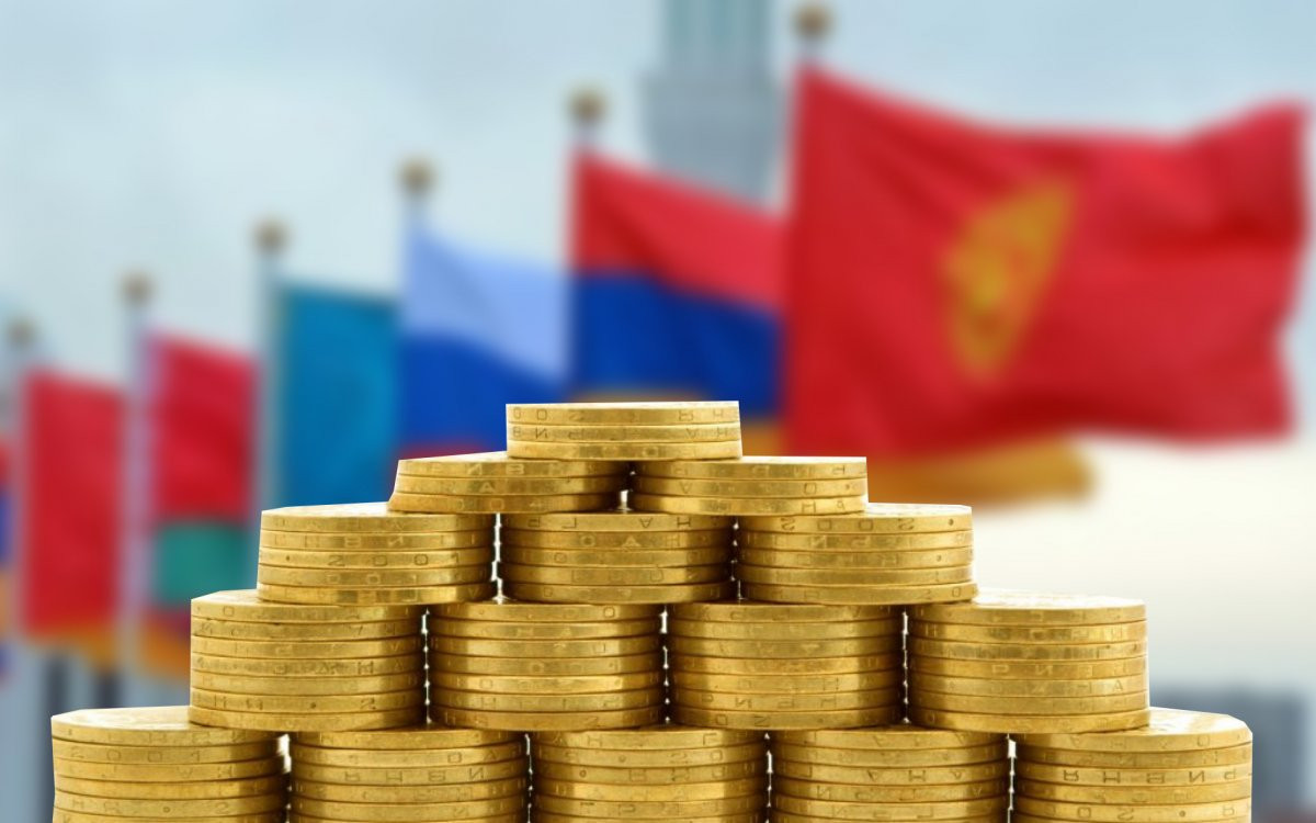 Валютный рынок в СНГ: в Кыргызстане дорожает рубль, в Казахстане - доллар