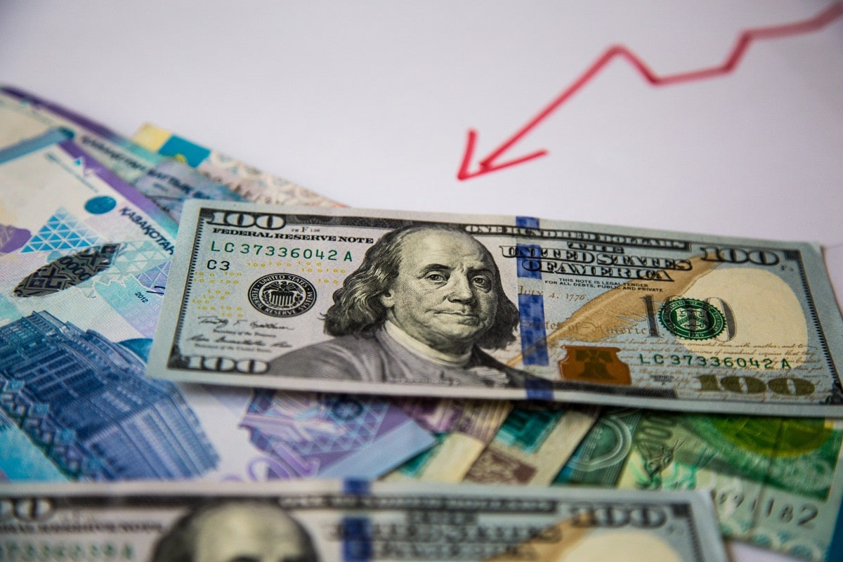 Курс доллара снова снизился в Казахстане 18 марта