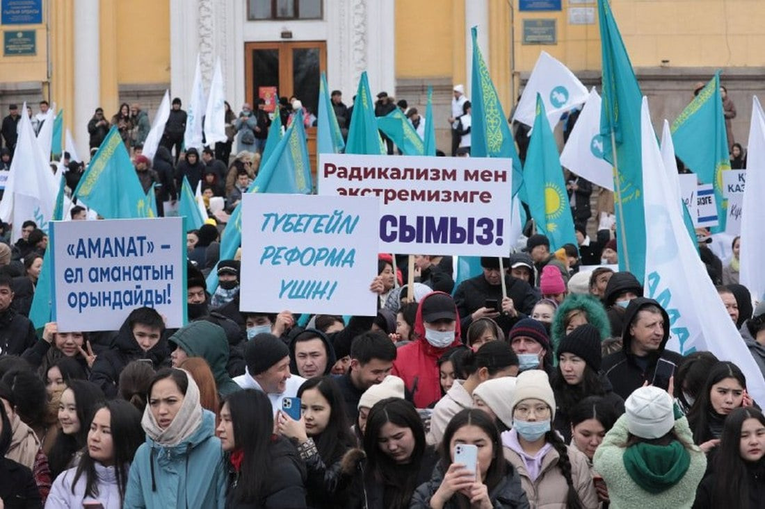 Митинг в Алматы в поддержку Послания Президента: о чем говорили участники