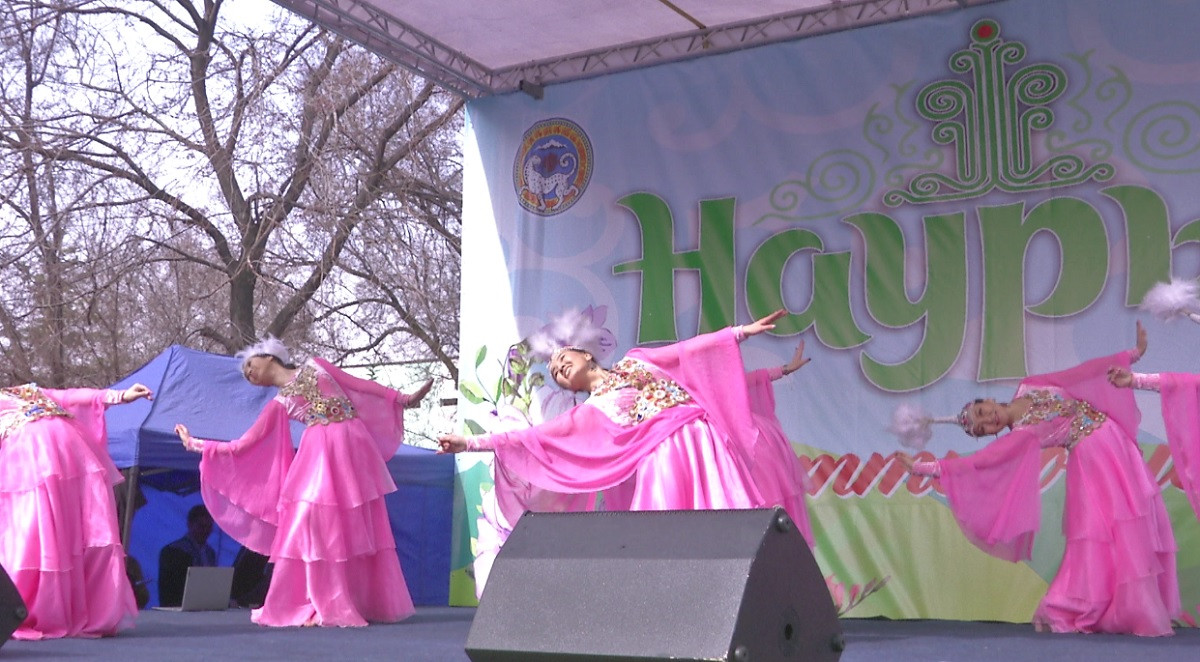 Как празднуют Наурыз в Ауэзовском районе Алматы