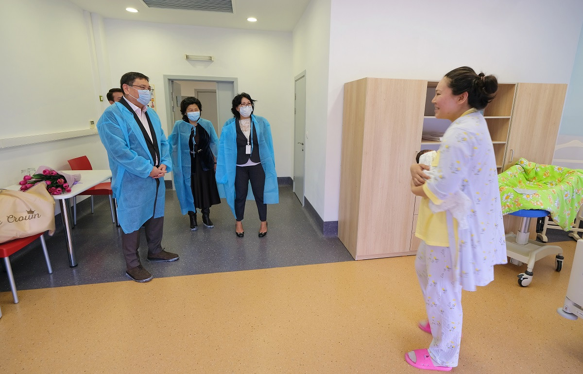 Аким Алматы посетил медицинский центр "Керуен-Medicus"