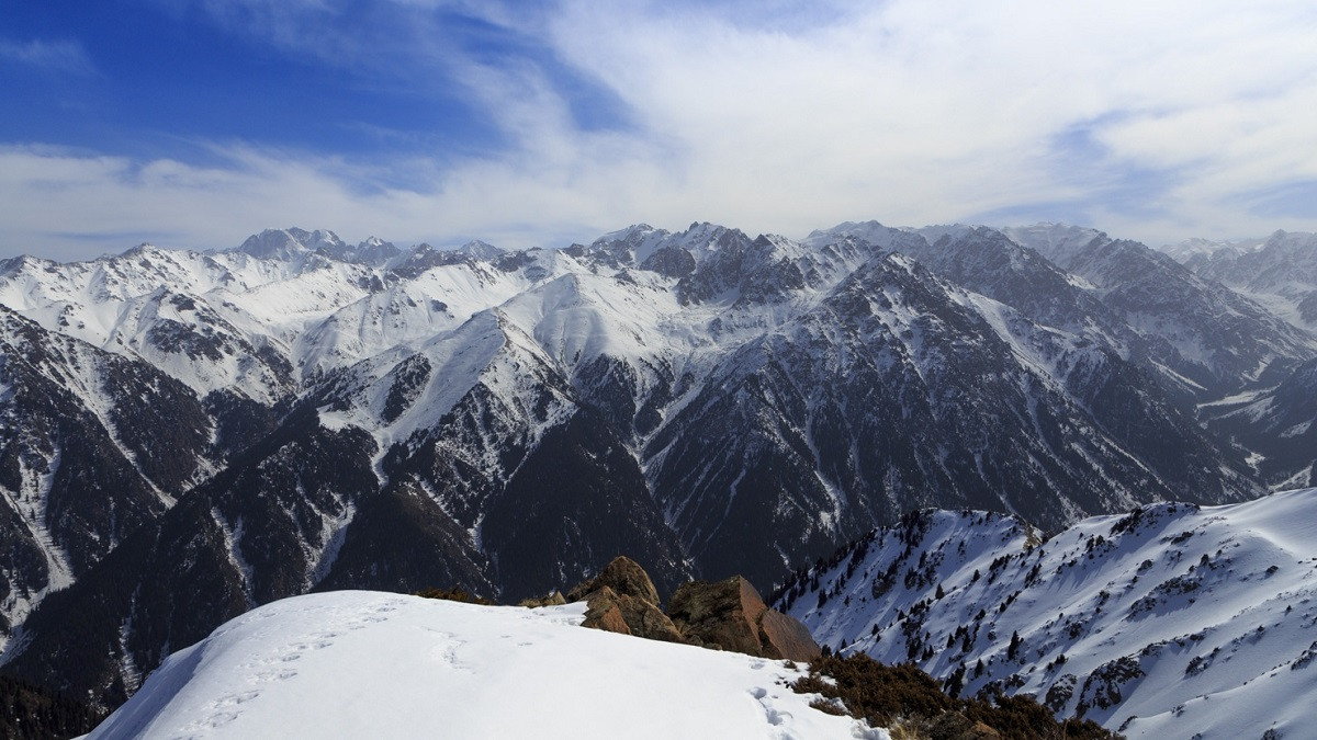 Алматинцев и туристов предупредили о высокой опасности схода лавин в горах 