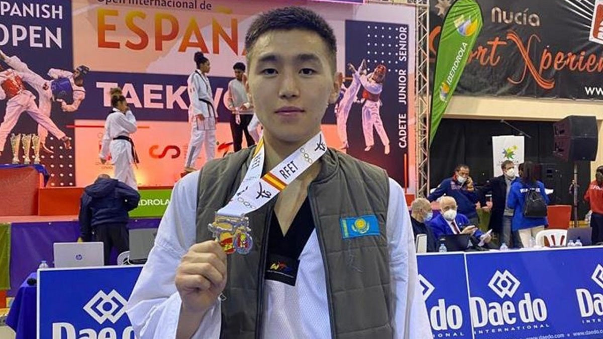 Таеквондо: Адилет Базарбаев завоевал "серебро" на турнире в Испании