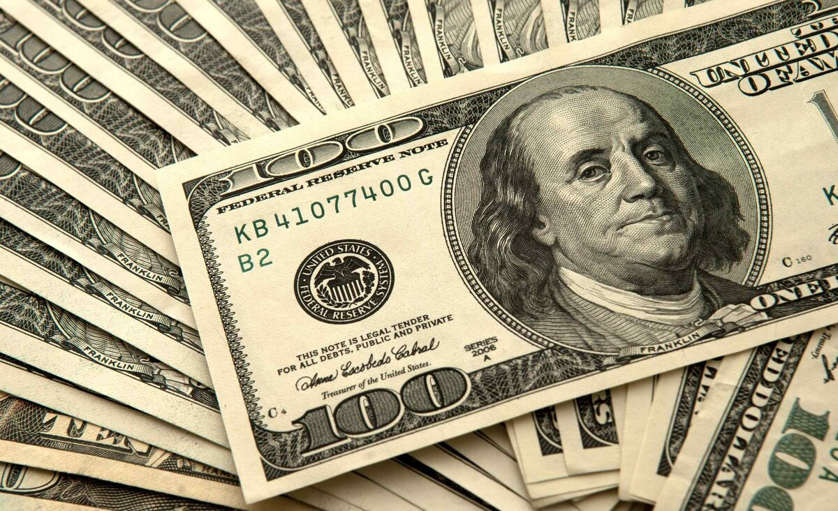 И снова вниз: курс доллара упал в Казахстане 
