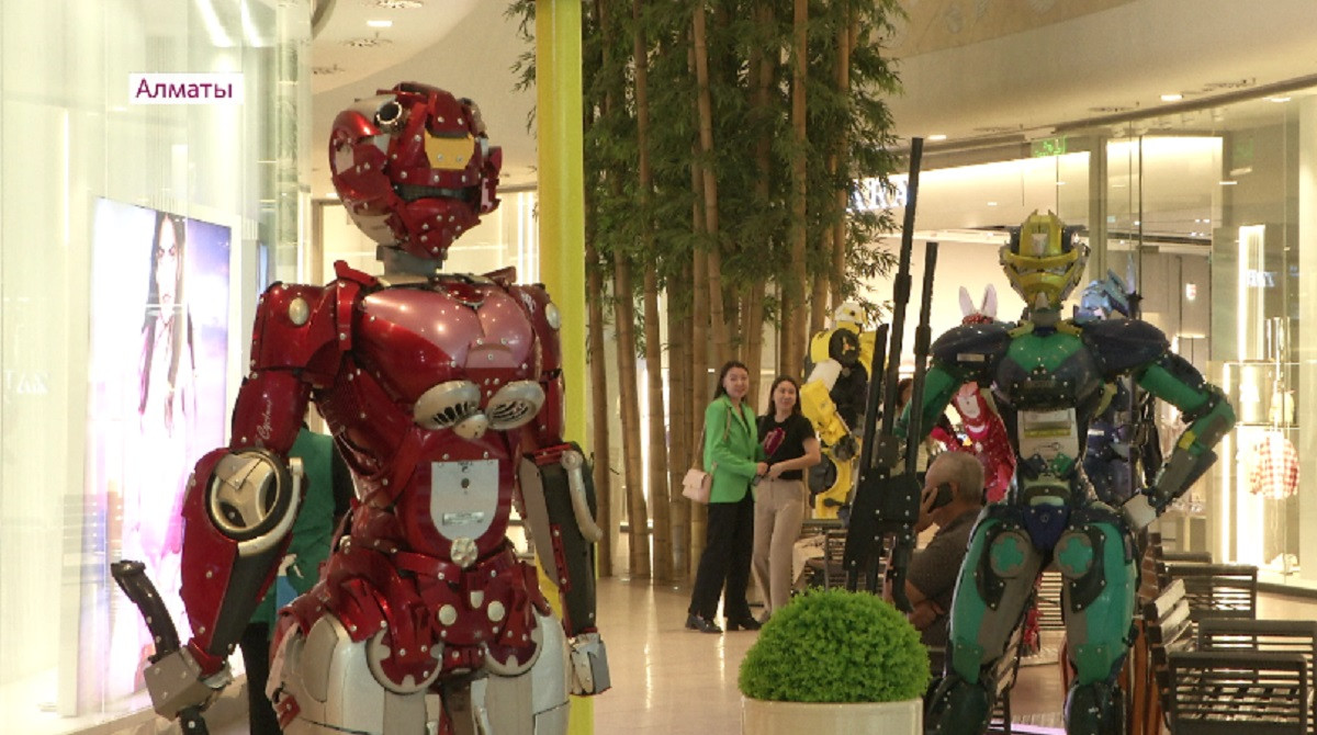 Уникальная выставка роботов из вторсырья открылась в Алматы 