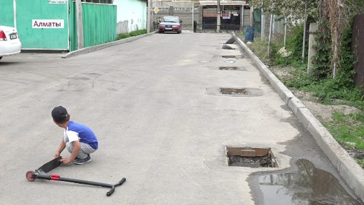 Похититель крышек канализационных люков появился в Медеуском районе 