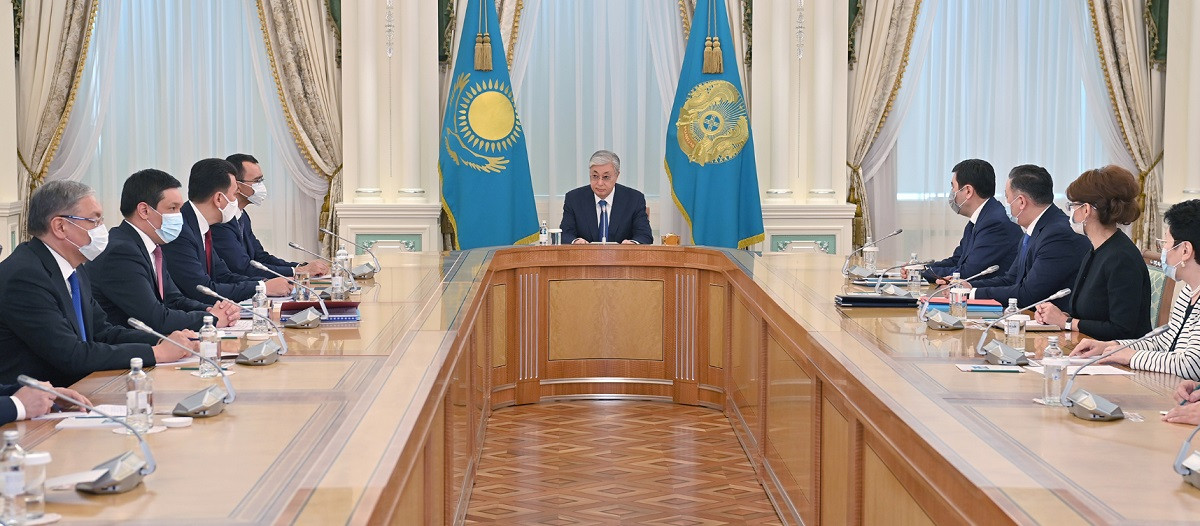Токаев провел совещание по внесению изменений и дополнений в Конституцию